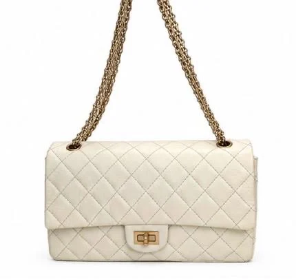CHANEL — Sac 2.55 Reissue 226 blanc à double rabat